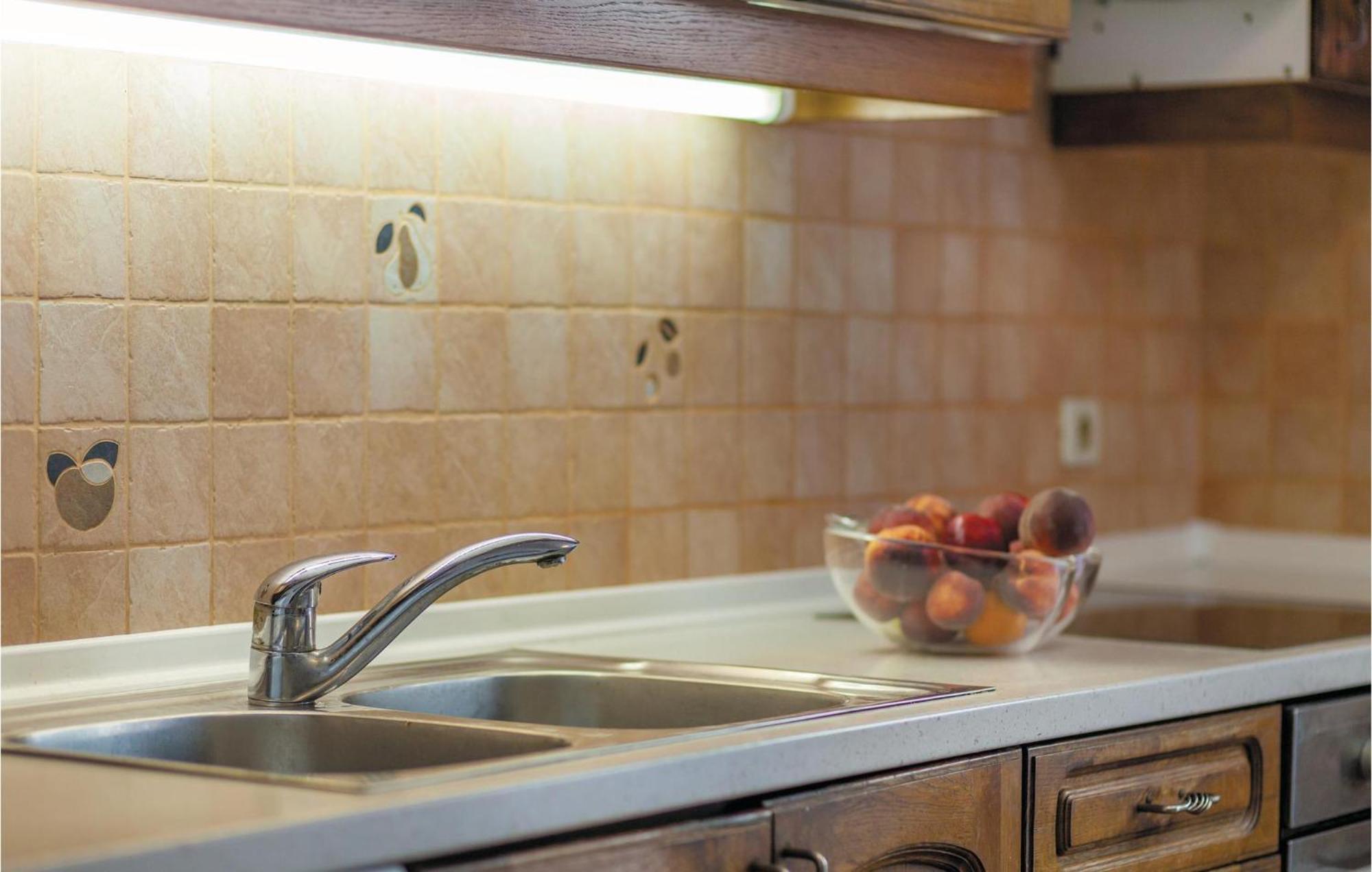 Amazing Home In Podstrana With Kitchen المظهر الخارجي الصورة