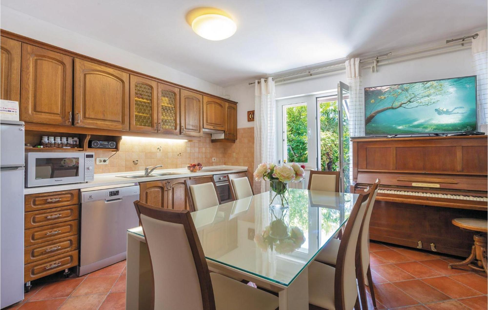 Amazing Home In Podstrana With Kitchen المظهر الخارجي الصورة